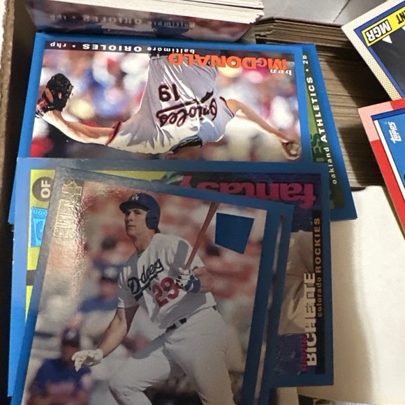 Assorted Baseball Trading Cards Collection - Picture 4 of 4